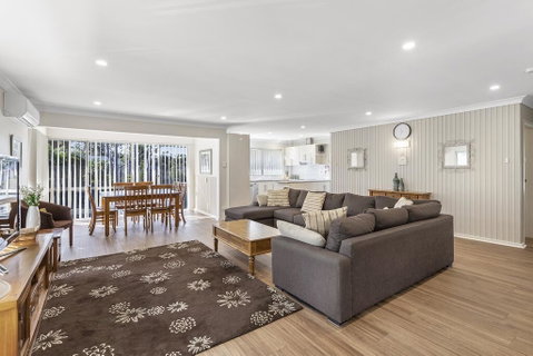Bay Serene, 15 Mistral Close - Hotel Accommodation 1