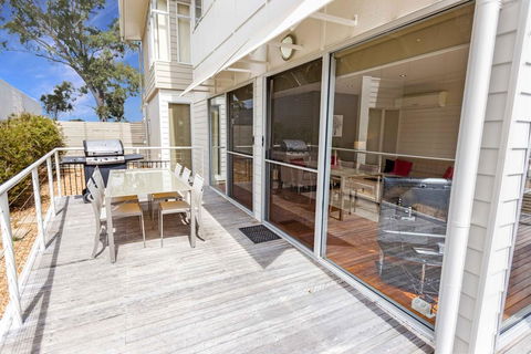 Beach 2 - Waterfront Villa And Beach - Hotel Accommodation 2