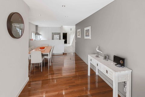 Beach 2 - Waterfront Villa And Beach - Hotel Accommodation 3