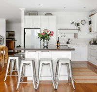 Beach House Avalon - Hotel Accommodation