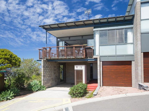 Beach View At One Mile', 8/26 One Mile Close - Infinity Complex Pool & WIFI - Hotel Accommodation 0