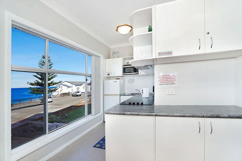 Beachcomer, Unit 1 - The Entrance, NSW - Hotel Accommodation 2