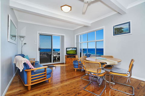 Beachcomer, Unit 1 - The Entrance, NSW - Hotel Accommodation 1