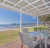 Beached Inn' 93 Foreshore Drive - Spacious beach front house - Hotel Accommodation
