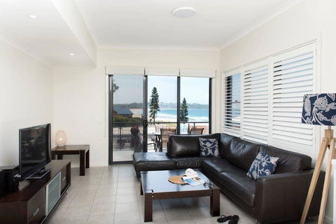 Beachfront 8 - Hotel Accommodation 3