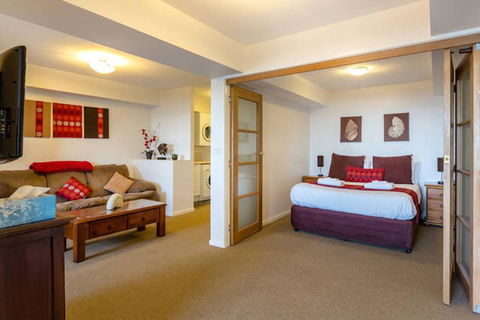 Beachfront Apartment Blackmans Bay - Hotel Accommodation 3