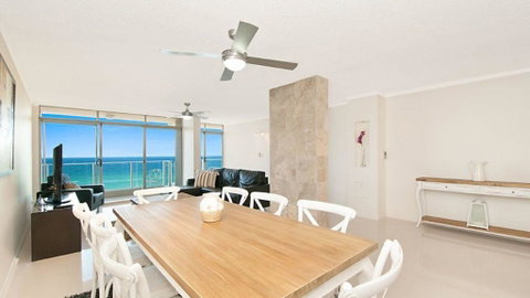 Beachfront Apt Main Beach - Hotel Accommodation 1