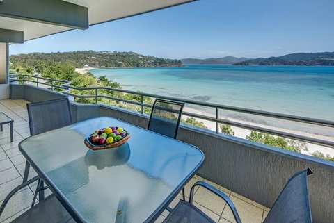 Beachfront Hamilton Island - Hotel Accommodation 0