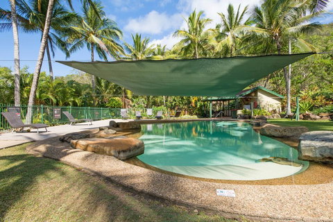 Beachfront Hamilton Island - Hotel Accommodation 1