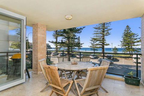 Beachfront On Golden Mile - Hotel Accommodation 0