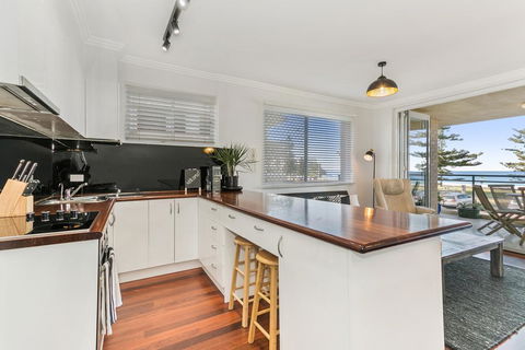 Beachfront On Golden Mile - Hotel Accommodation 2