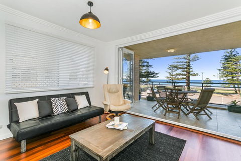 Beachfront On Golden Mile - Hotel Accommodation 1