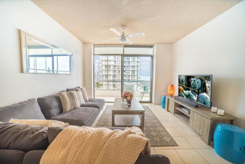 Beachfront Retro Apartment In Surfers Paradise - Hotel Accommodation 0