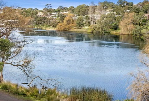 Riviera Lakeside With Uninterrupted Water Views - Hotel Accommodation 1