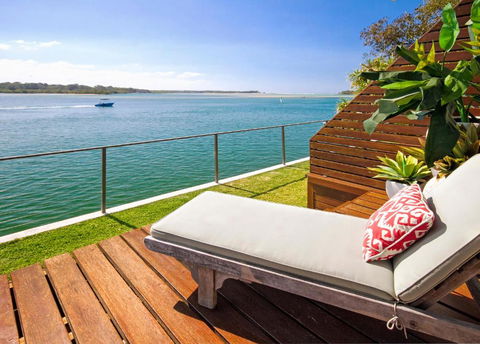 Riverfront Apartment, Perfect Location - Hotel Accommodation 2
