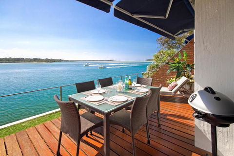 Riverfront Apartment, Perfect Location - Hotel Accommodation 1