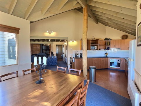 Red Robin - Hotel Accommodation 3