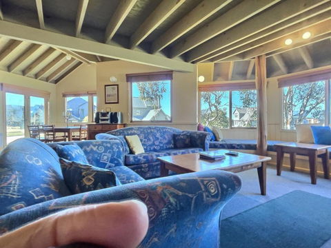 Red Robin - Hotel Accommodation 1