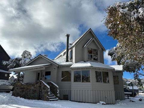 Red Robin - Hotel Accommodation 0