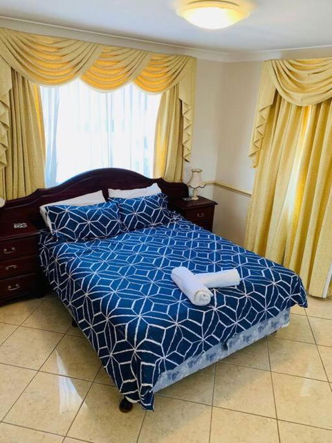 Redcliffe Villa - Hotel Accommodation 1