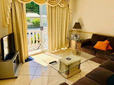 Redcliffe Villa - Hotel Accommodation 3