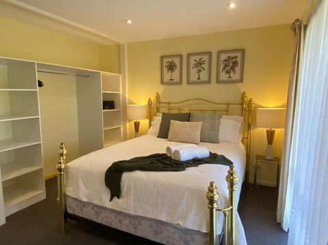 Reel & Relax: 3BR Beach House - Fish, Swim, Surf - Hotel Accommodation 2