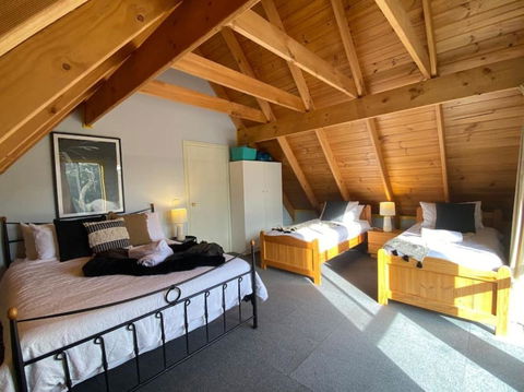 Reel & Relax: 3BR Beach House - Fish, Swim, Surf - Hotel Accommodation 3