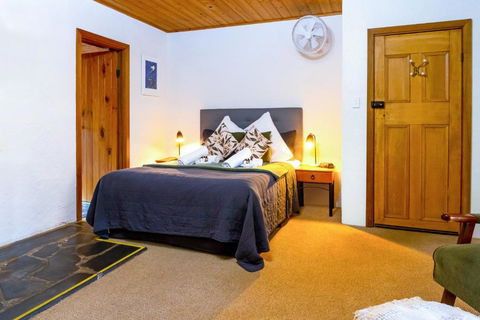 Reillys Wines Heritage Cottages - Hotel Accommodation 2
