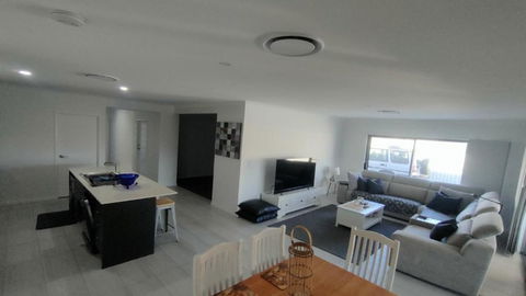 Relax Poolside By The Canal - Hotel Accommodation 3