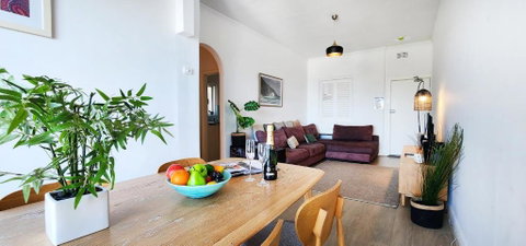 Relaxed Coastal Living With Fantastic Sea Views - Hotel Accommodation 2