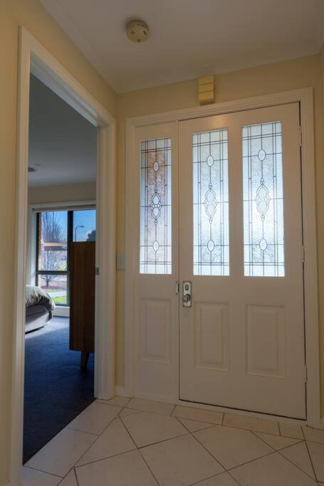 Relaxing 3bd In Tranquil Setting - Hotel Accommodation 3
