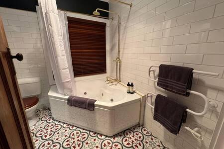 Renovated Cottage Near Cataract Gorge Launceston - Hotel Accommodation 3