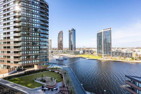 Resort-style Docklands Riverview Stay With Parking - Hotel Accommodation 0