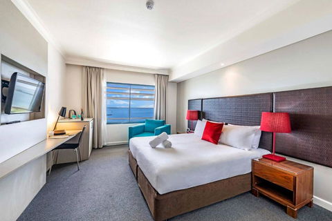 Resort Style King Pad With Sparkling Sea Views - Hotel Accommodation 0