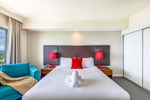 Resort Style King Pad With Sparkling Sea Views - Hotel Accommodation 3