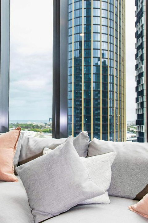 Resort Style Living 2 Bed Apt With Pool BBQ - Hotel Accommodation 1