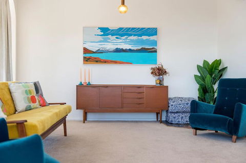Retro Beach House - Hotel Accommodation 2