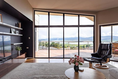 River Haven Serene Spacious With River Views - Hotel Accommodation 0