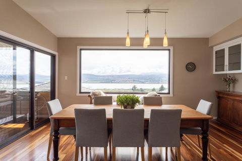 River Haven Serene Spacious With River Views - Hotel Accommodation 1