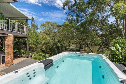 Riverfront Oasis In Elanora - Hotel Accommodation 0