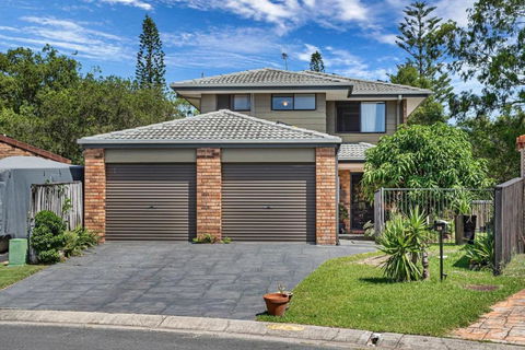 Riverfront Oasis In Elanora - Hotel Accommodation 2