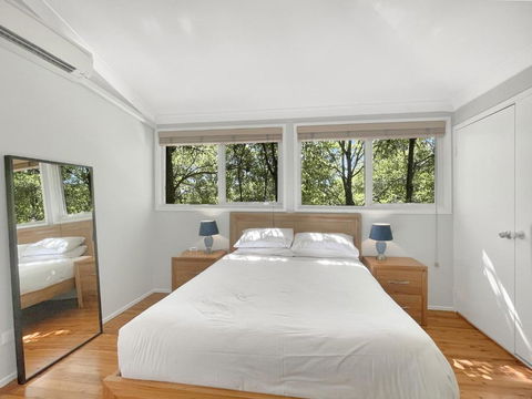 Riverside 3-Bed Townhouse With Spacious Deck & BBQ - Hotel Accommodation 3