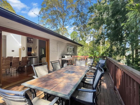 Riverside 3-Bed Townhouse With Spacious Deck & BBQ - Hotel Accommodation 1
