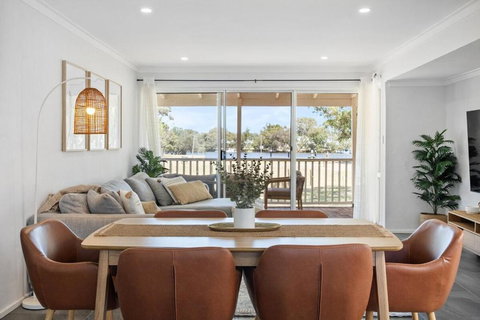 Riverside Bliss - Luxe Retreat In South Yunderup - Pet Friendly - Hotel Accommodation 0