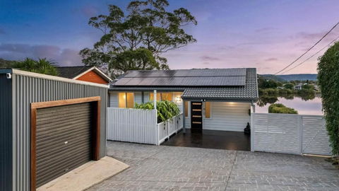 Riverside Retreat - Absolute Waterfront - Hotel Accommodation 2