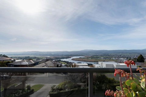 Riverview Escape - Hotel Accommodation 2