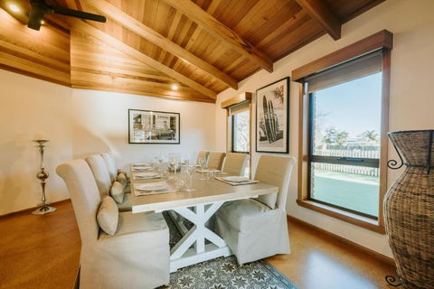 Riverview Retreat - Hotel Accommodation 2