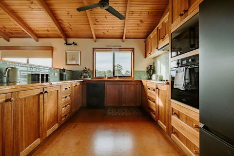 Riverview Retreat - Hotel Accommodation 3