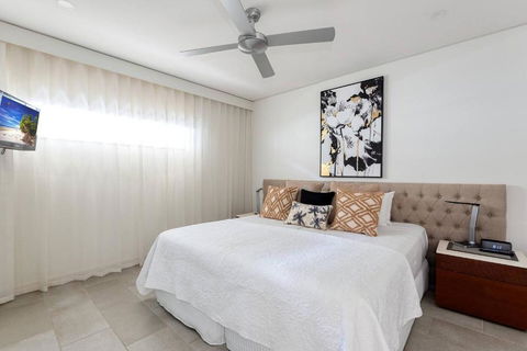 Rose At Temple Palm Cove - A Poolside Paradise - Hotel Accommodation 3