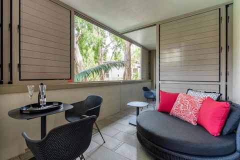 Rose At Temple Palm Cove - A Poolside Paradise - Hotel Accommodation 2